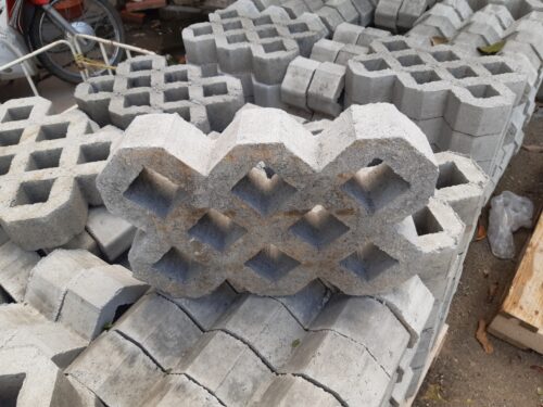 Gạch trồng cỏ 8 lỗ