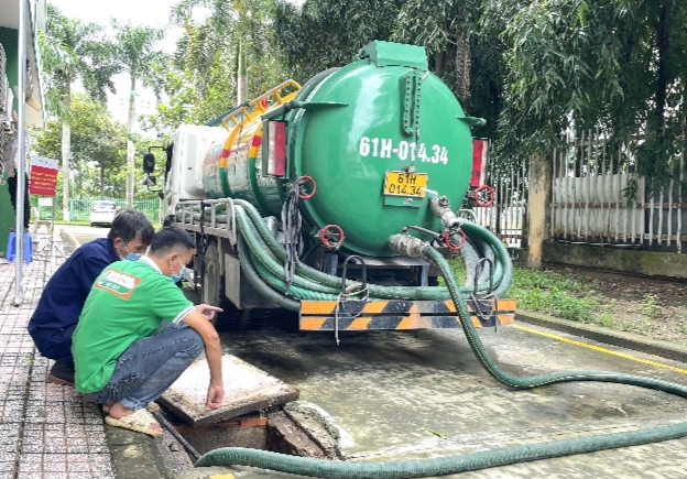 tắc bể phốt 